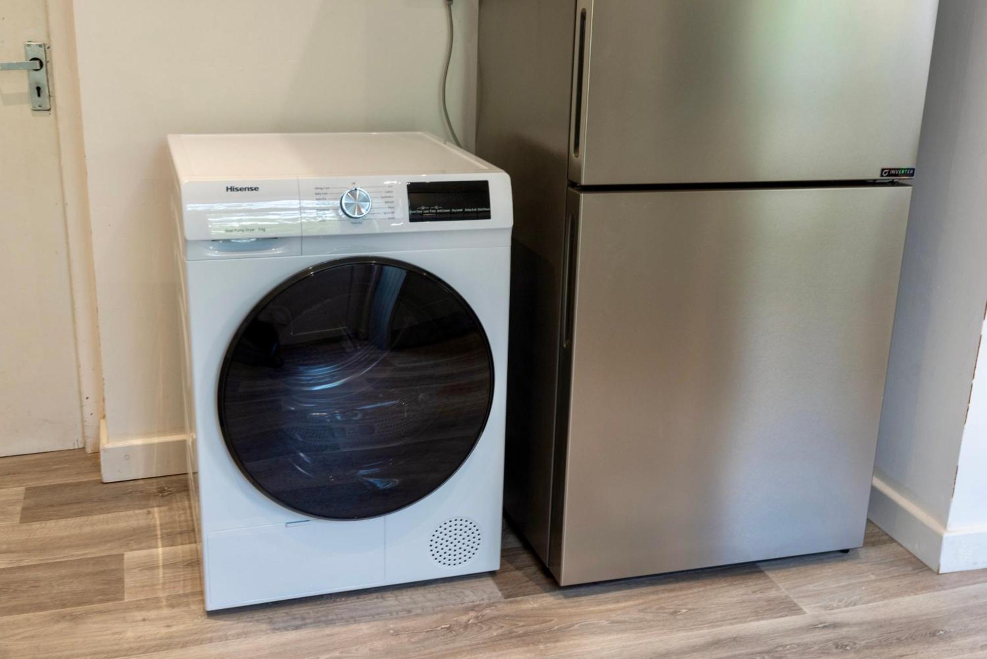 Double Room In Refurbished 5 Bed Home With Wifi And Tv BW Room 4 Σόλιχαλ Εξωτερικό φωτογραφία
