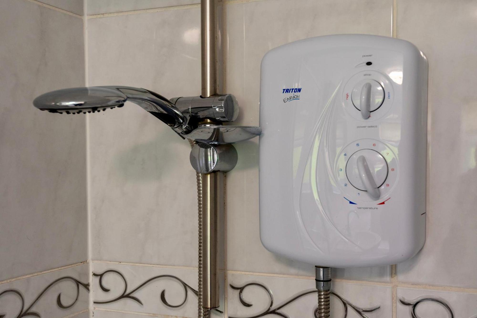 Double Room In Refurbished 5 Bed Home With Wifi And Tv BW Room 4 Σόλιχαλ Εξωτερικό φωτογραφία